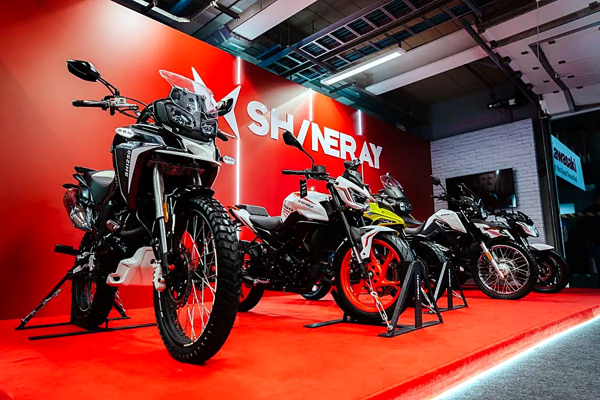 Linha de motocicletas Shineray em exposição